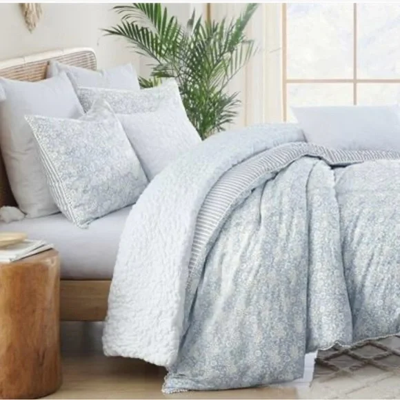 Peri Home Ikat Eyelet Duvet Set Queen - Picture 1 of 10